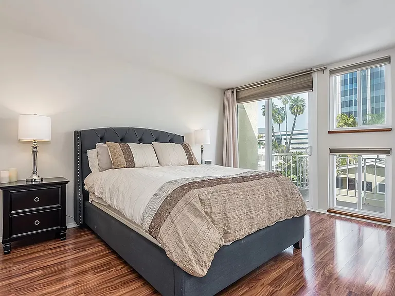 4610 Densmore Ave #6 — Photo 9