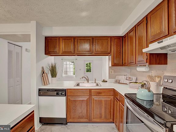 4th image of 6 Stillwood Cir