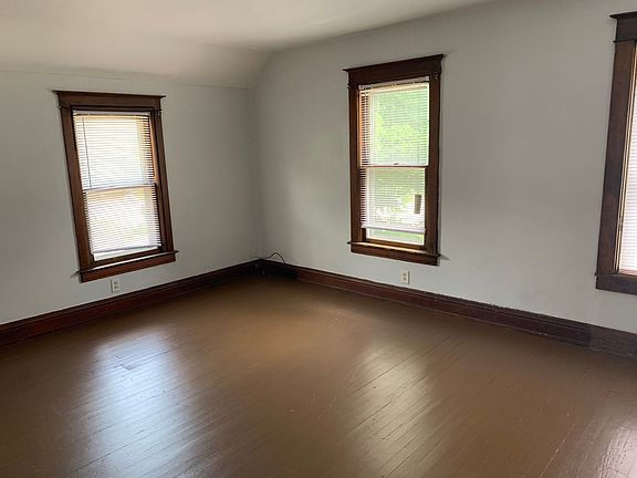 4th image of 1023 Washington Ave #2