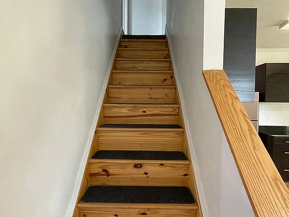 5th image of 430 Greenfield Ave