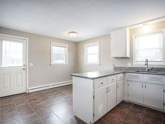 3rd image of 27 Campbell Dr