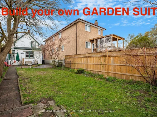 43 King Edward Ave, Toronto, ON M4C 5J5