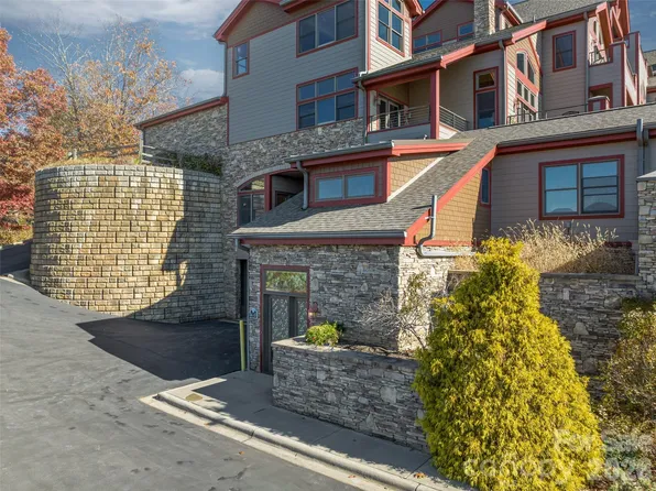 4 Chimney Crest Dr APT F, Asheville, NC 28806