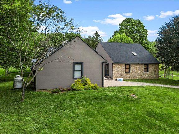 3rd image of 3066 Sears Rd
