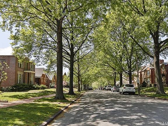 3rd image of 6623-6625 Devonshire Ave