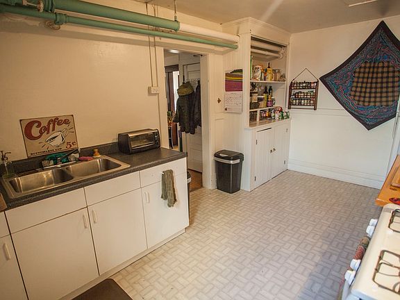 4th image of 1124 Saint Paul St APT B