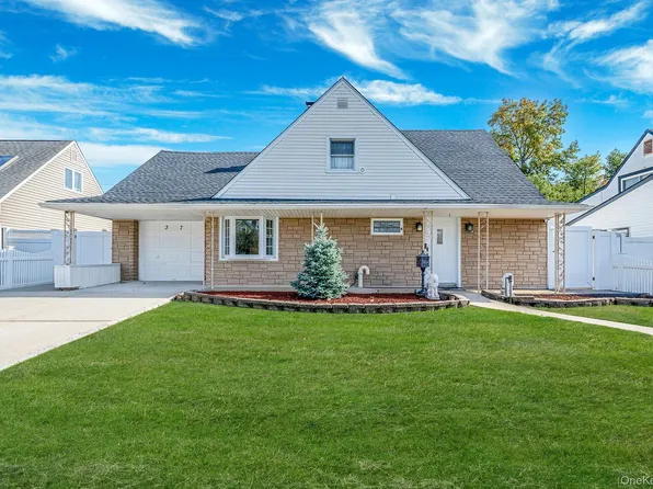 37 Chickadee Lane, Levittown, NY 11756