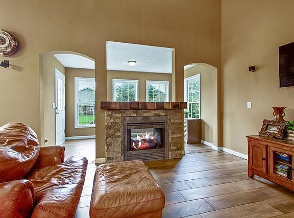 4th image of 3615 Pamela Dr