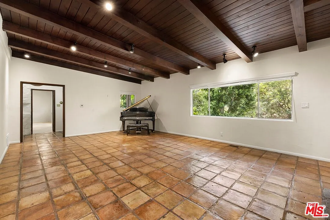 3 bed, 3.0 bath, 2399 sqft, $8,500 — Photo 4