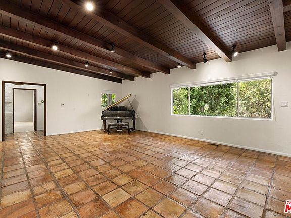 4th image of 2370 Nichols Canyon Rd