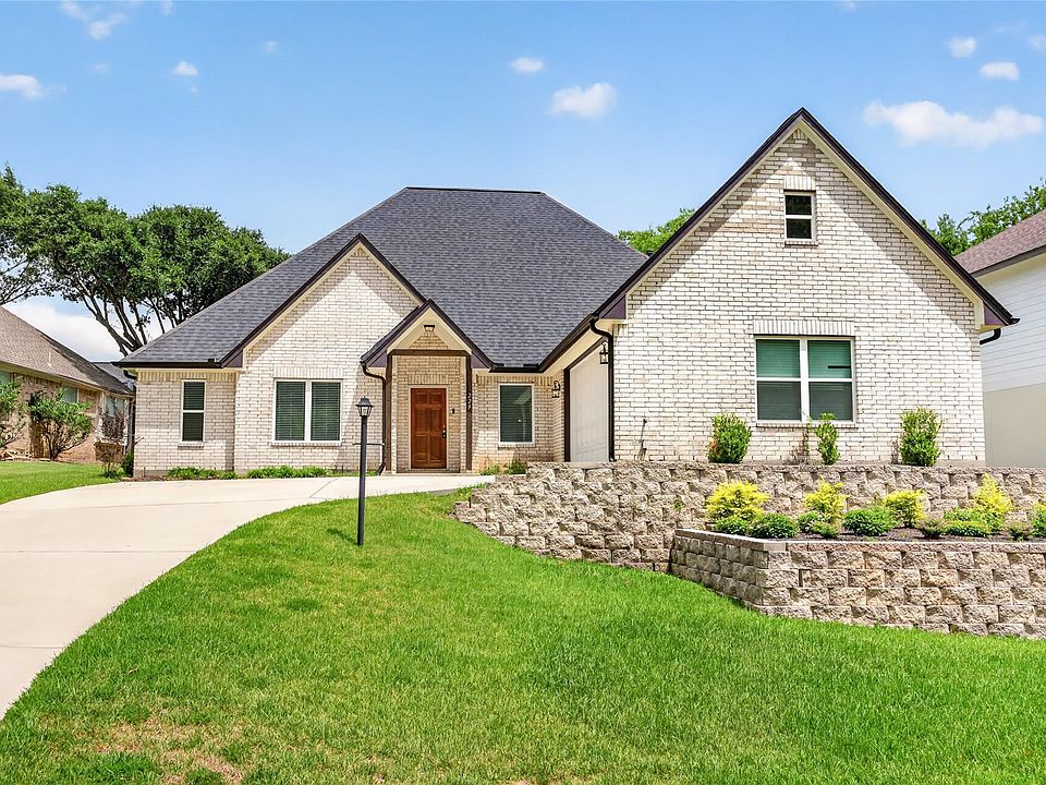 1st image of 229 Blue Hill Dr
