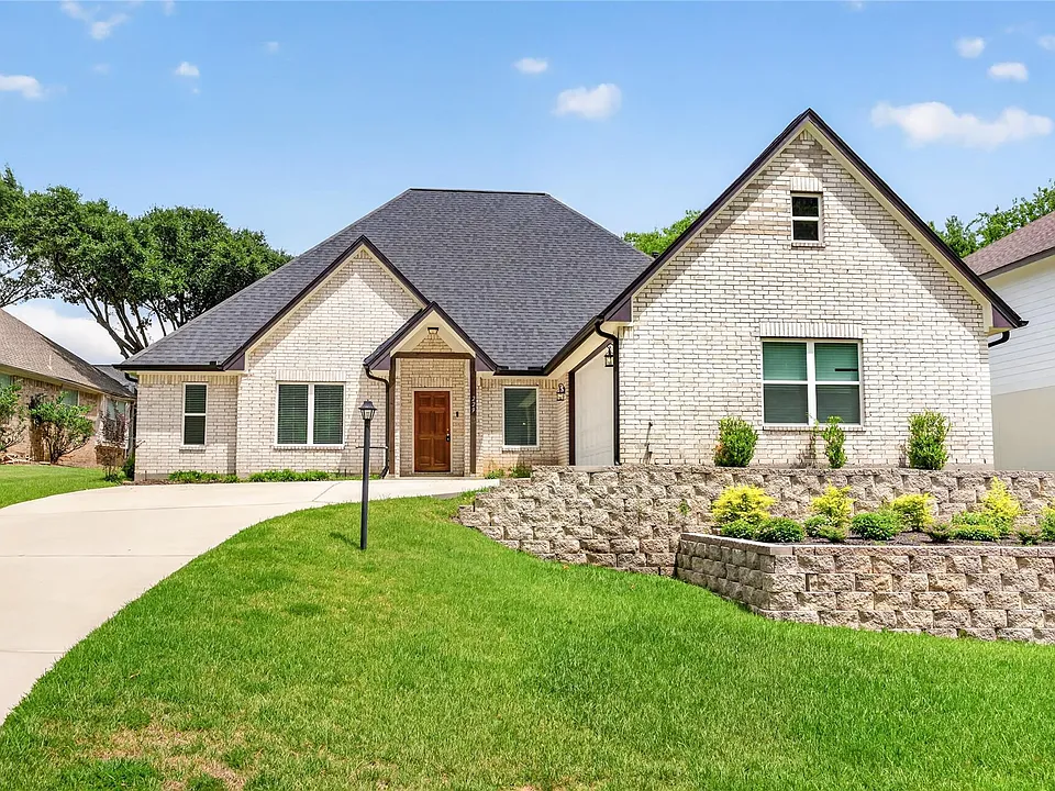 229 Blue Hill Dr