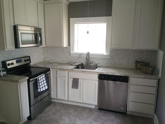 2nd image of 754 Evelyn St NE
