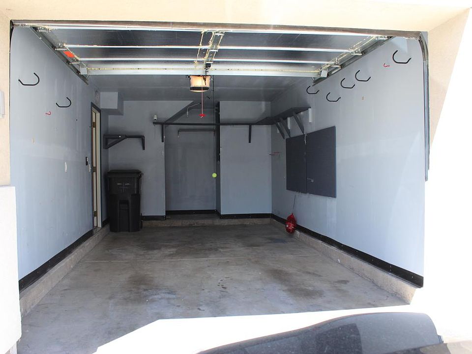 Attached Garage (Extra Deep)