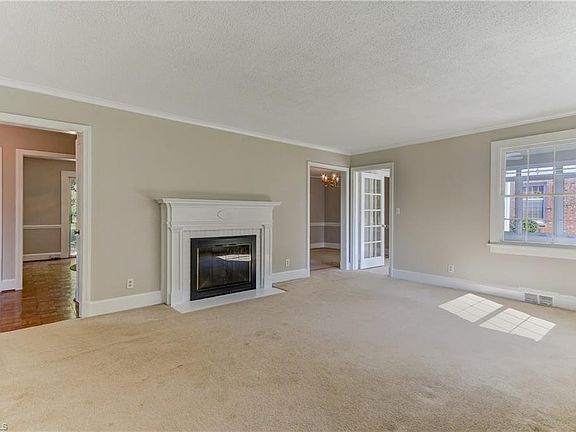 3rd image of 203 E Avondale Dr