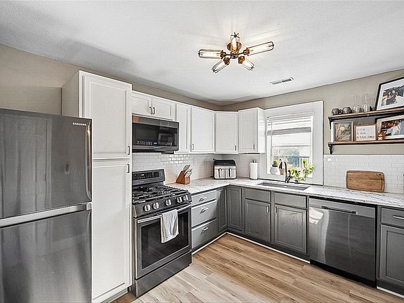 5th image of 1204 Spring St