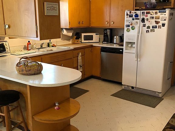 2nd image of 410 Roosevelt Ave