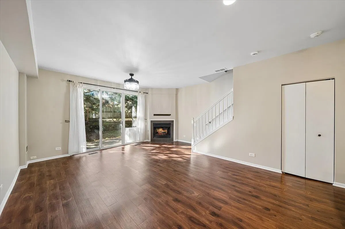 2 bed, 1.5 bath, 1216 sqft, $2,400 — Photo 4
