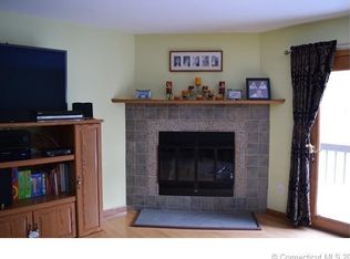 123 Fox Run Ct, Newington, CT 06111