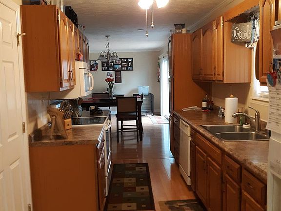 3rd image of 1049 Beth Dr
