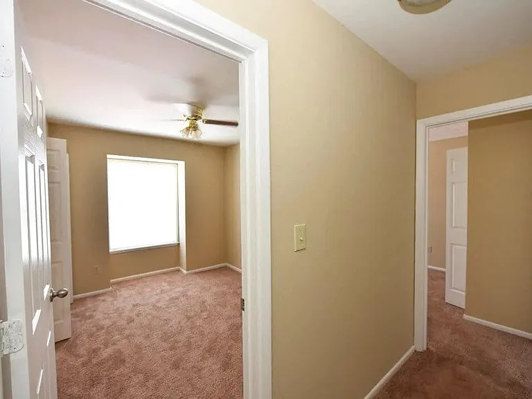 Pavilion Lakes Apartments — Photo 12