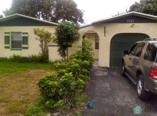 8221 SW 4th St, Pompano Beach, FL 33068