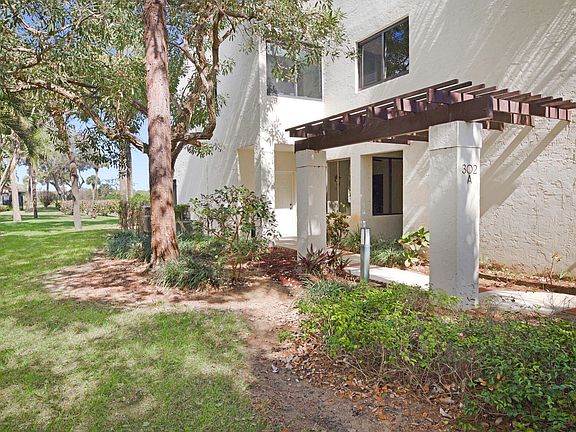 5th image of 302 Sea Oats Dr APT A