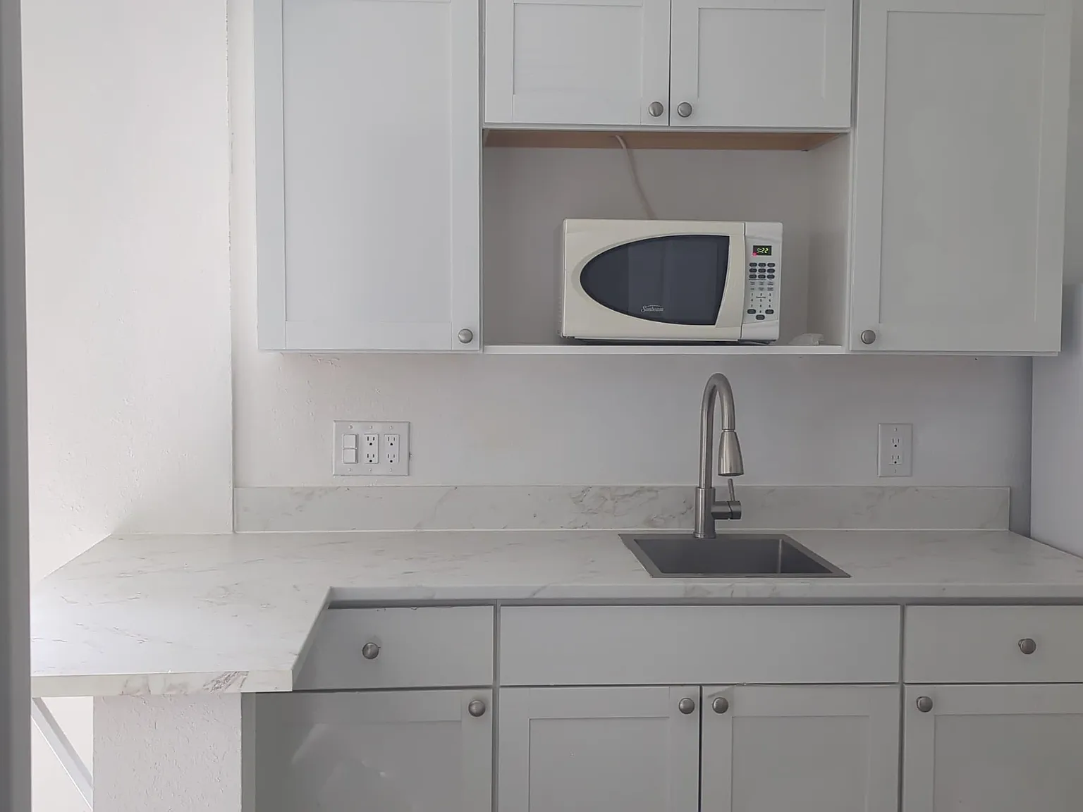 1 bed, 900 sqft, $1,100 — Photo 2