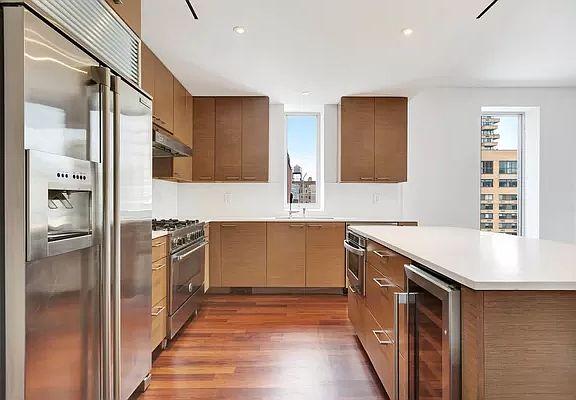 2nd image of 210 W 96th St APT 5