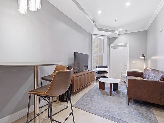 4th image of 313 Washington St APT 4