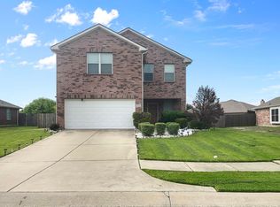 213 Long Prairie Dr, Forney, TX 75126