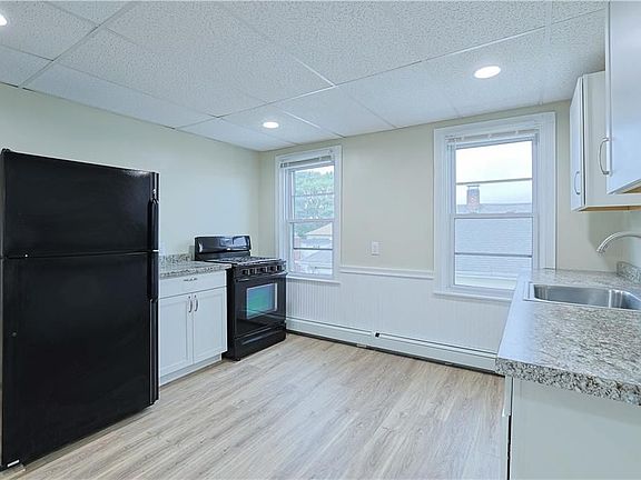 3rd image of 156 Urban Ave Floor 3