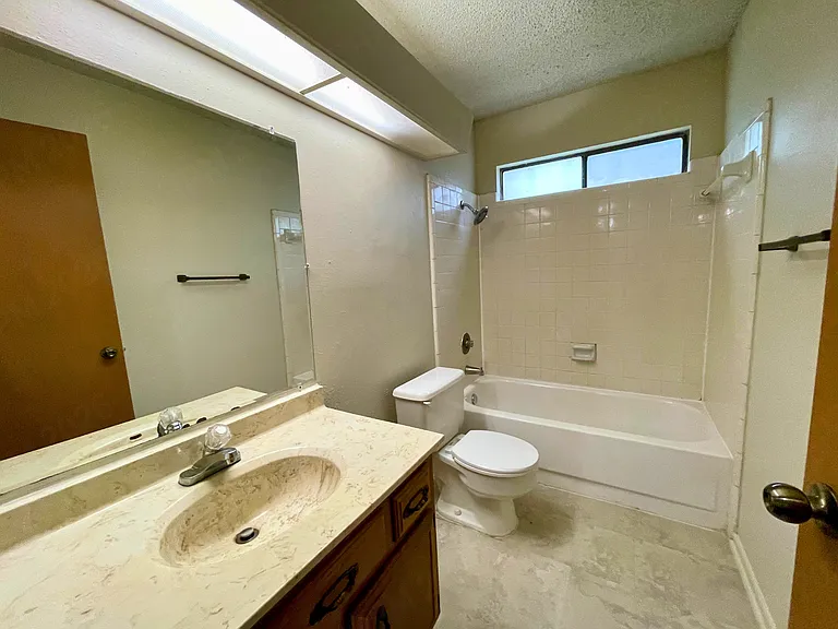 13855 Brook Hollow Blvd — Photo 11