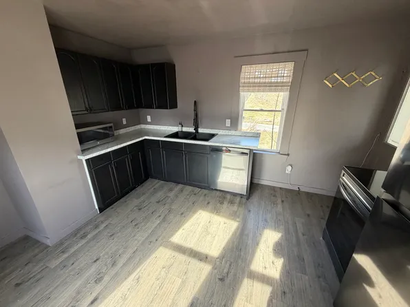 22 Summer St Building 2, Lewiston, ME 04240