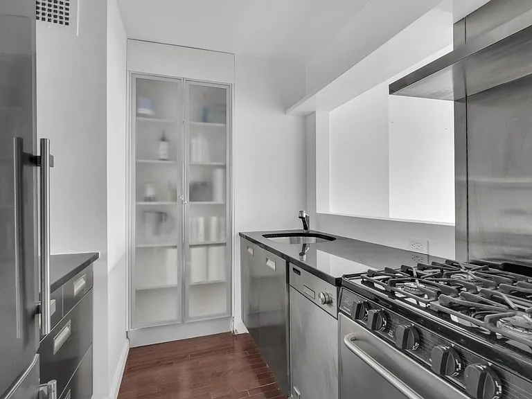 301 E 79th St #28K — Photo 4
