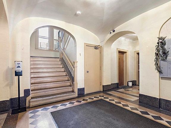 2nd image of 6015 Boulevard E APT A2