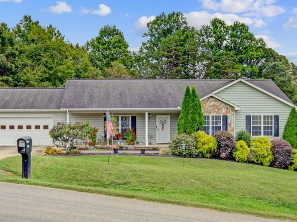 4218 Greenfield Pl, Boomer, NC 28606