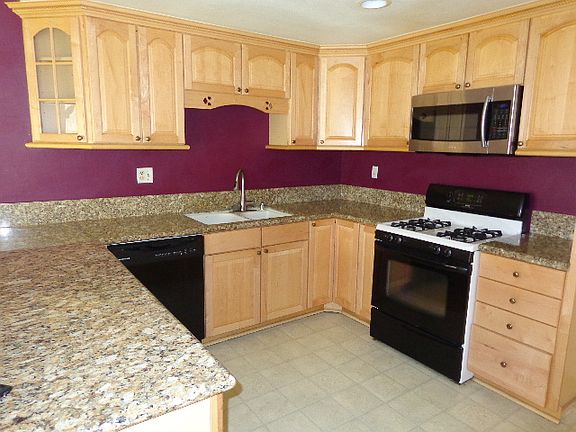 4th image of 15852 Cindy Ct