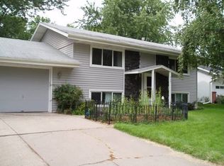 568 Riviera Dr, New Brighton, MN 55112