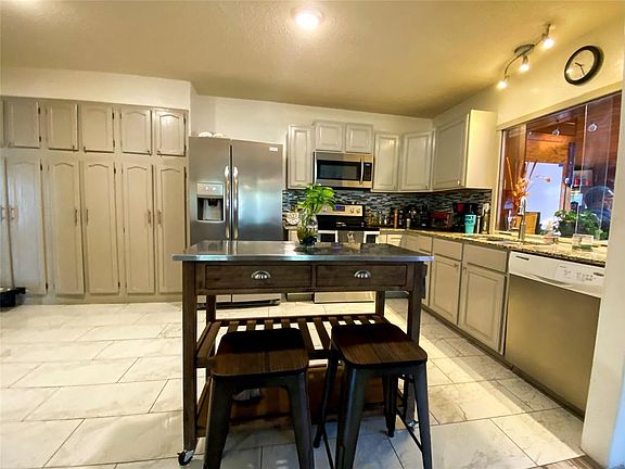 3rd image of 1604 Elizabeth Dr