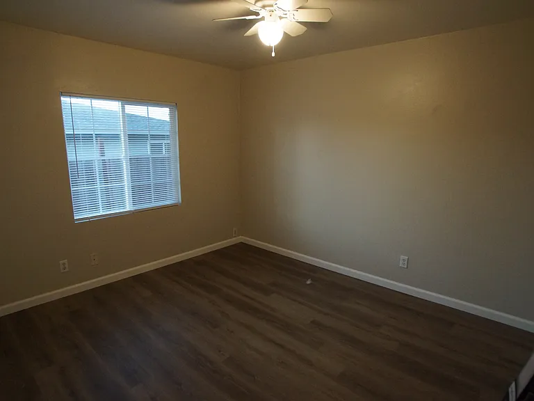 1606 Marie Ave — Photo 13