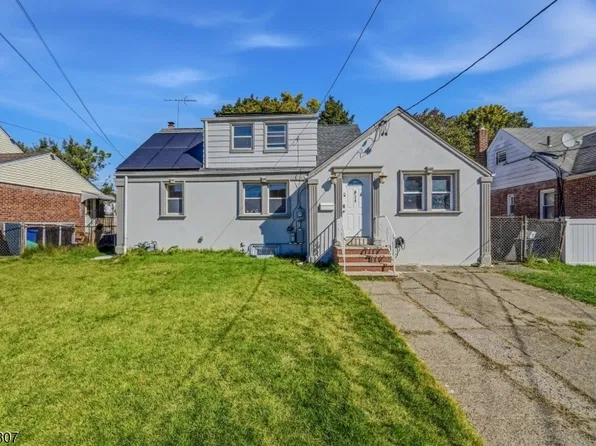 28 Carrelton Dr, Paterson, NJ 07522