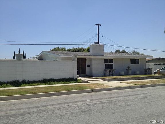 3rd image of 833 Starcrest Dr
