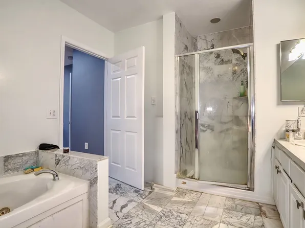 340 The Promenade image 13 of 20