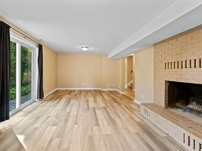 1216 Spruce St — Photo 17