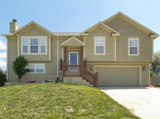 22628 S Madison St, Spring Hill, KS 66083