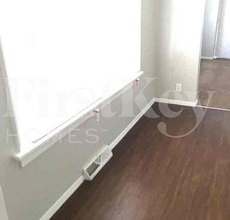 2nd image of 1146 Hinckley St