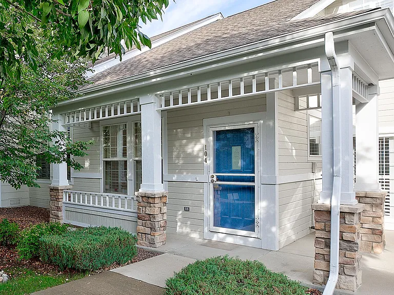 8300 Fairmount Dr — Photo 4