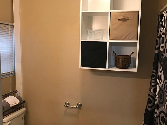 Check out this extra storage in the bath