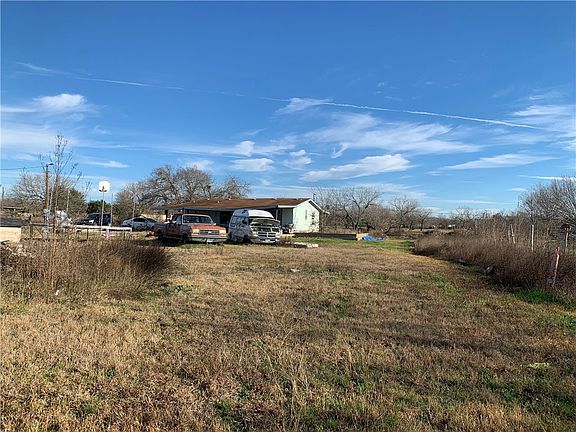 5th image of 121 Valerie Ln